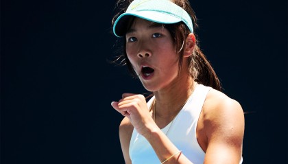 连克4大悍将夺冠！中国女网15岁新星杀进TOP50：追赶郑钦文王欣瑜